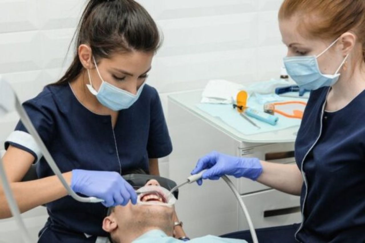 Dental assisting classes